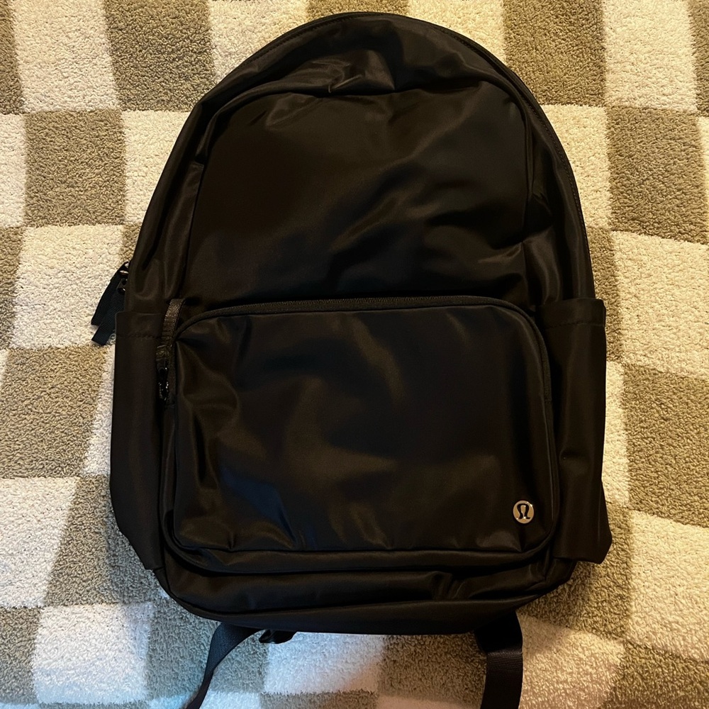 Lululemon Everywhere Backpack 22L